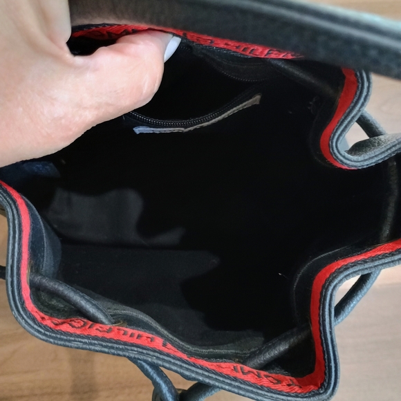 Tommy Hilfiger Black Leather Bucket Bag - Picture 9 of 10